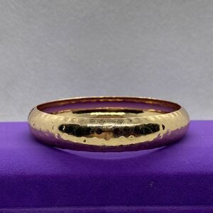 💛 Gold Tone Vintage Bangle